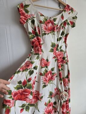 Beautiful Vintage 50s Rose Print Dress | Romantic Floral Cotton Medium
